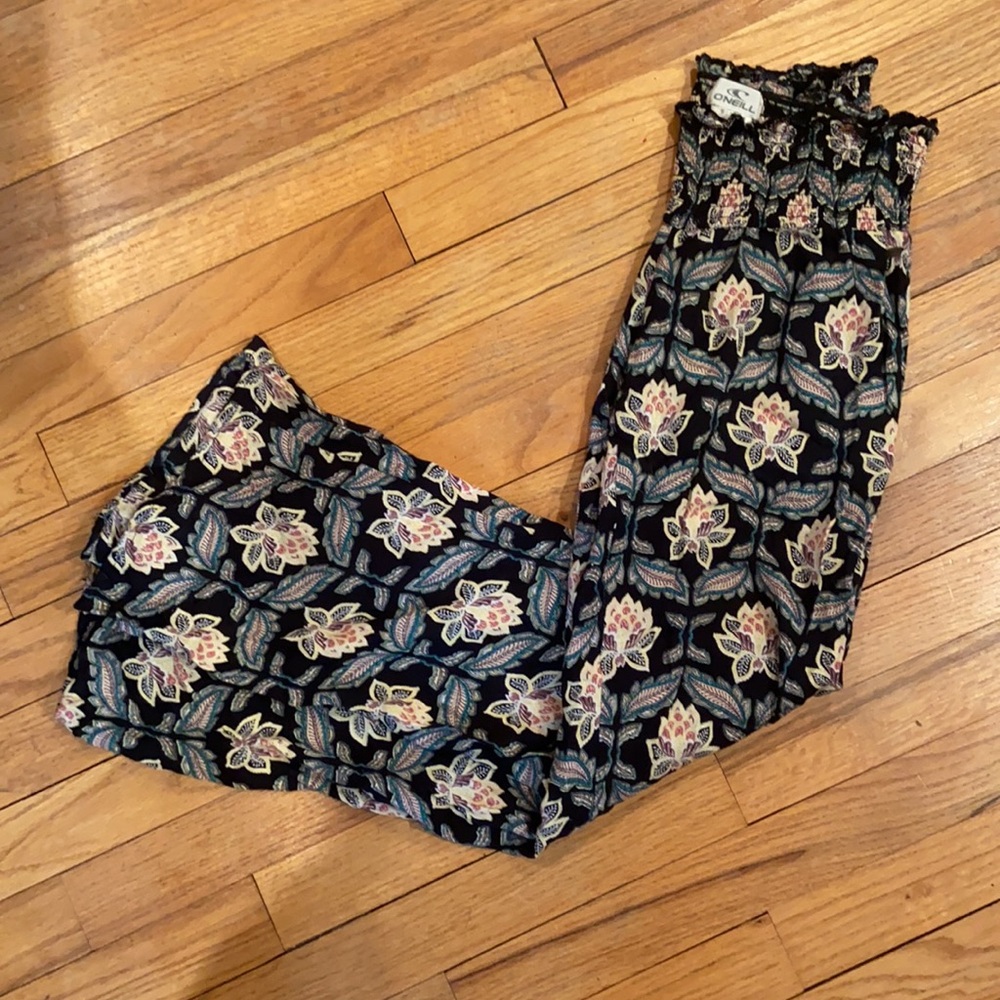 O’Neill woman’s flowy pant in size Small *** THIS ITEM SHRUNK IN DRYER***